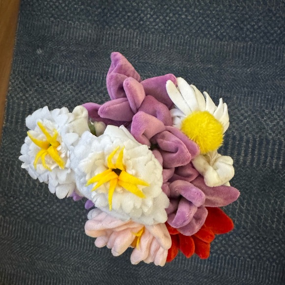 CJ Hendry Flowers - Picture 2 of 3